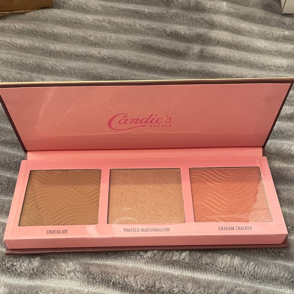 Candie's Beauty Contour Palette in Brown and Tan - Picture 2 of 3